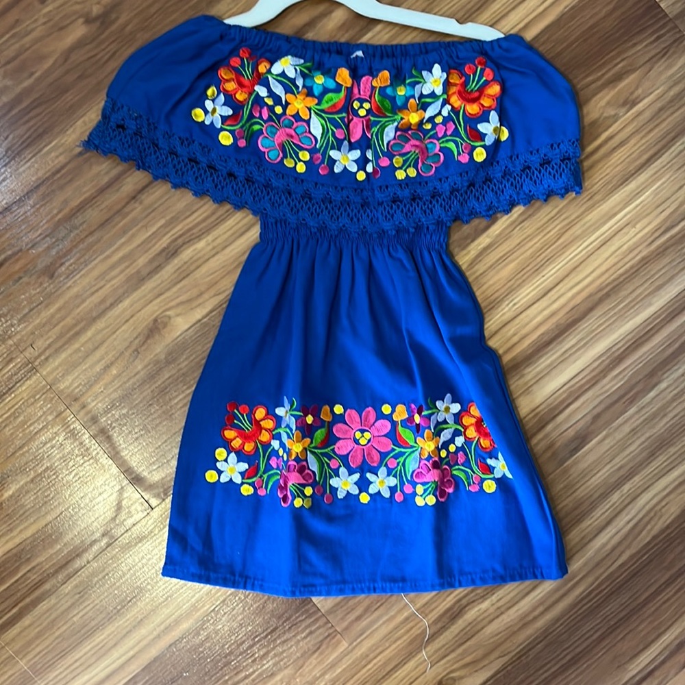 Embroidered dress size 1